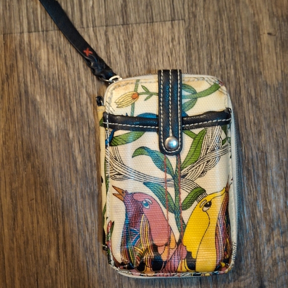 The Sakroots Peace Crossbody Wallet. - Picture 3 of 15